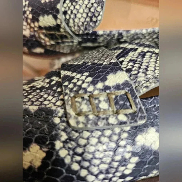 Madewell The Alex Loafer in Snake Embossed Leather in Dark Navy/Black, Size 6 - Picture 8 of 8